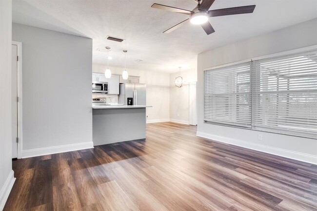 Foto del edificio - 14715 Lake Forest Dr