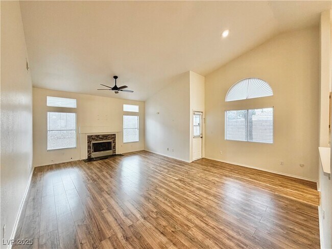 Foto del edificio - 1725 Navarre Ln