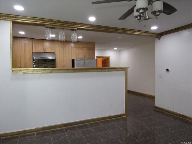 Foto del edificio - 82-1 251st St
