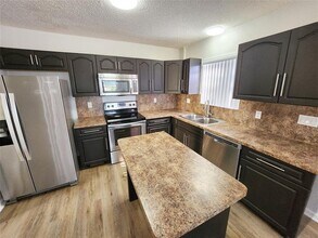 Building Photo - 513 S Ocean Dr