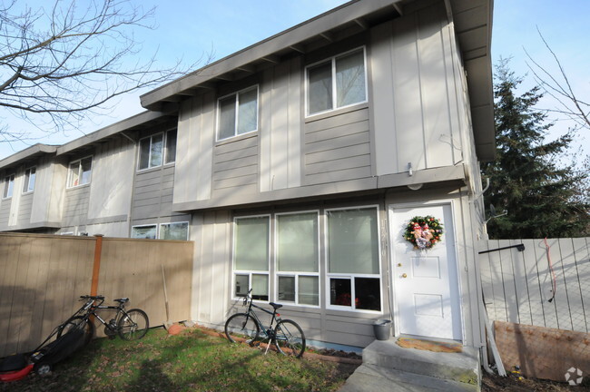Building Photo - North Country Apartments