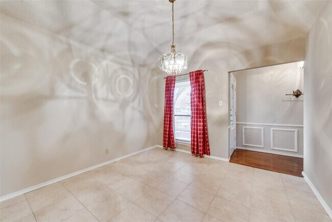 Foto del edificio - 7825 Silveridge Dr