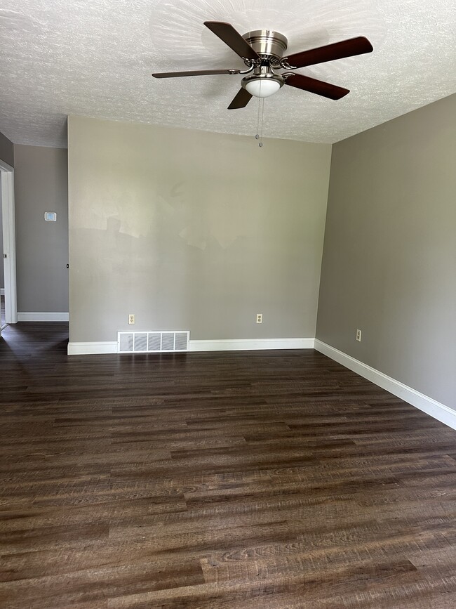 Building Photo - 5149 Teays Valley Rd