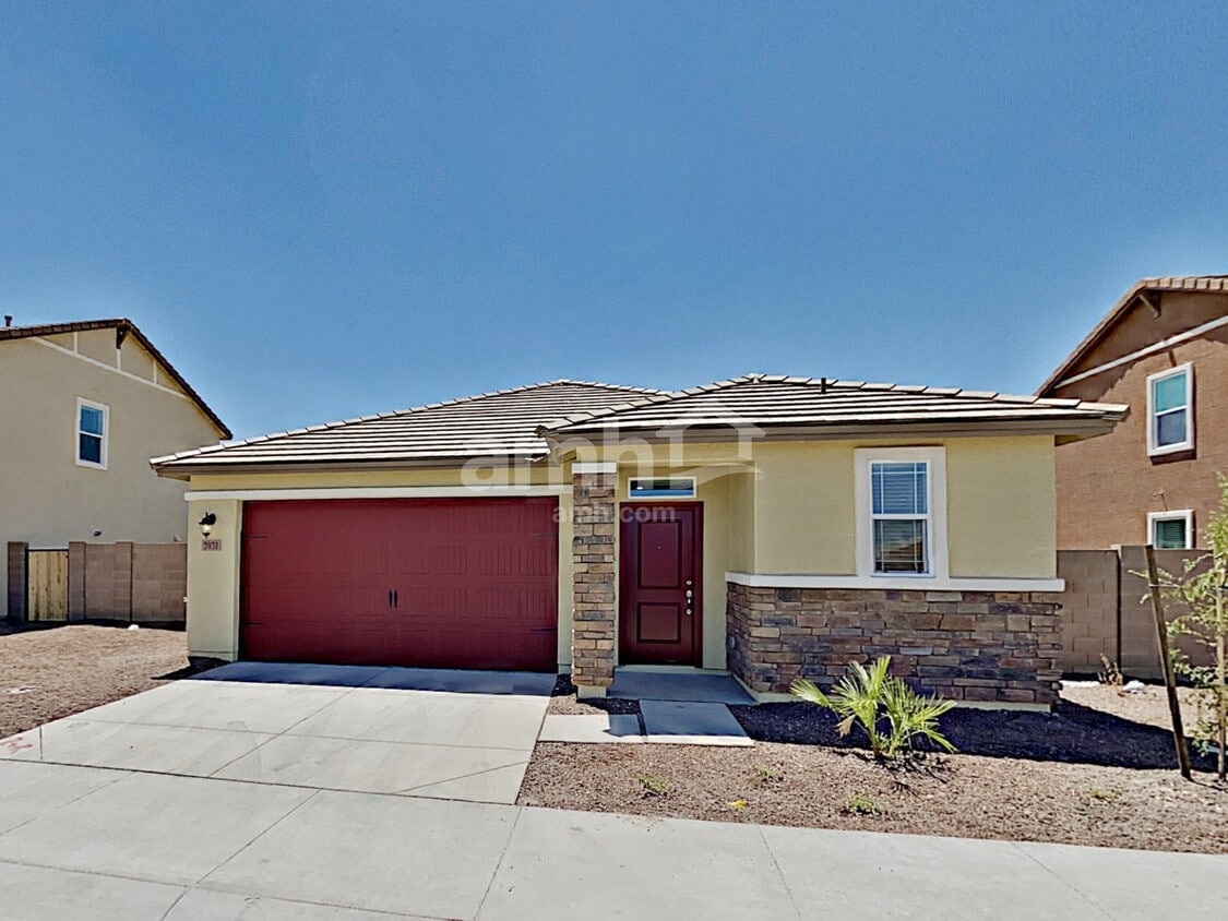 Primary Photo - 5951 W Larkspur Dr