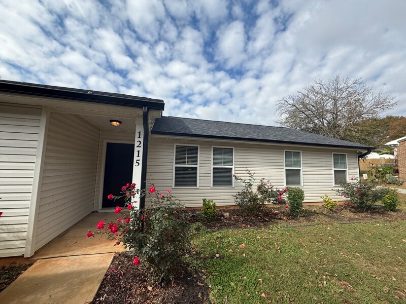 Primary Photo - 1215 Collins Dr