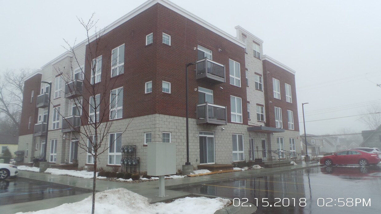 Maple Cove Apartments - 1649 N Maple Rd