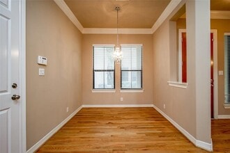 Building Photo - 2906 Royal Oaks Crest