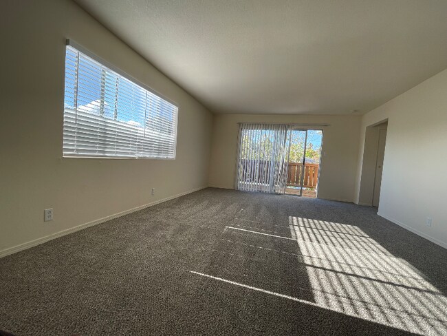 Foto del edificio - 226 E J St