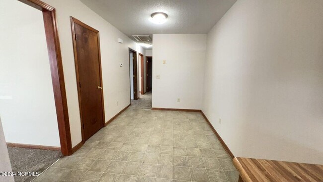 Building Photo - 102 Pete Jones Dr