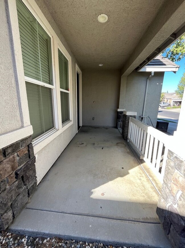 Foto del edificio - 4 Bed | 2 Bath | 1659SF | Tenant Pays $195...