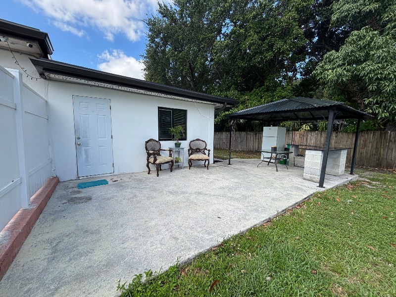 Foto principal - 17201 NW 53rd Ave