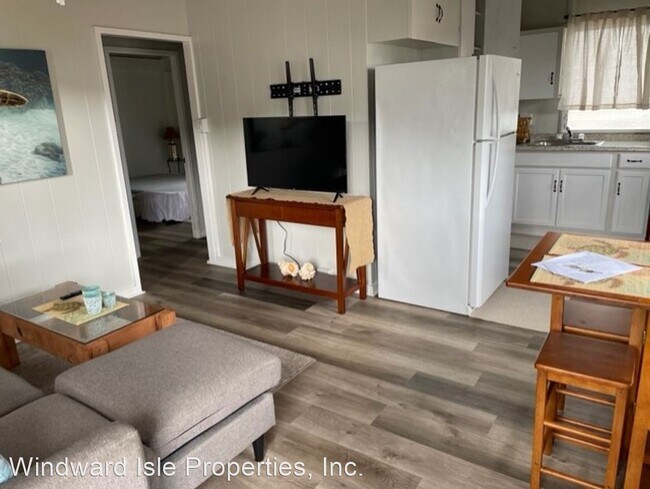 Building Photo - 2 br, 1 bath House - 114 Alala Rd. A