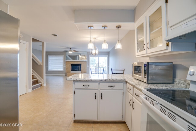 Building Photo - 1335 Capri Dr