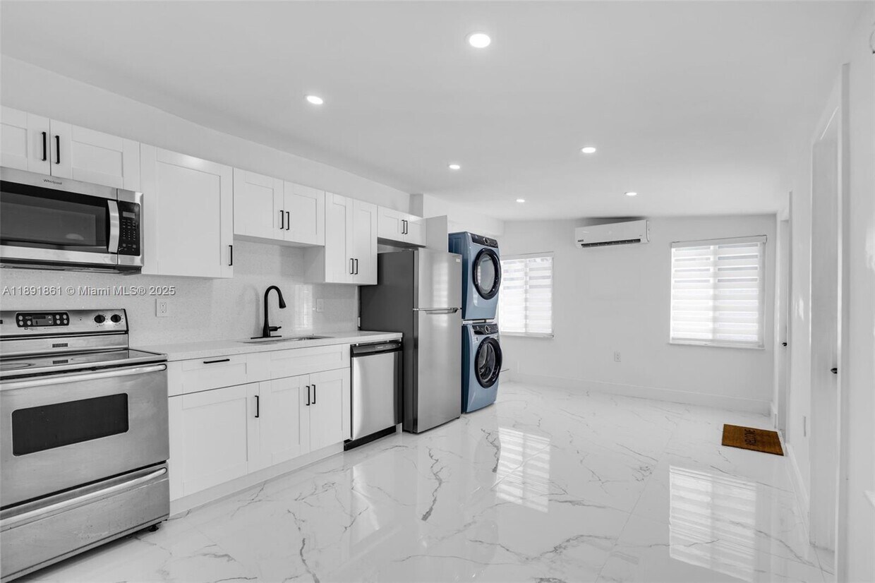 Foto principal - 2999 SW 17th St