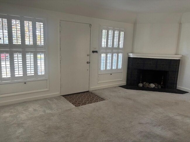 Building Photo - 139 D St