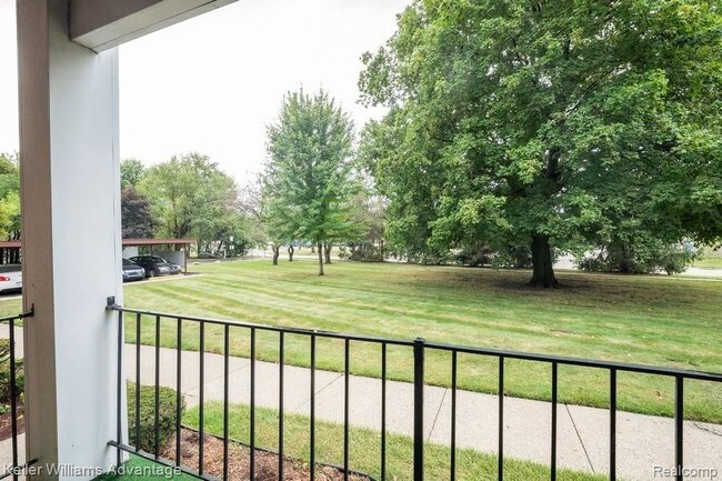 Building Photo - 25304 Shiawassee Cir
