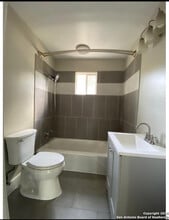 Building Photo - 143 E Baylor St