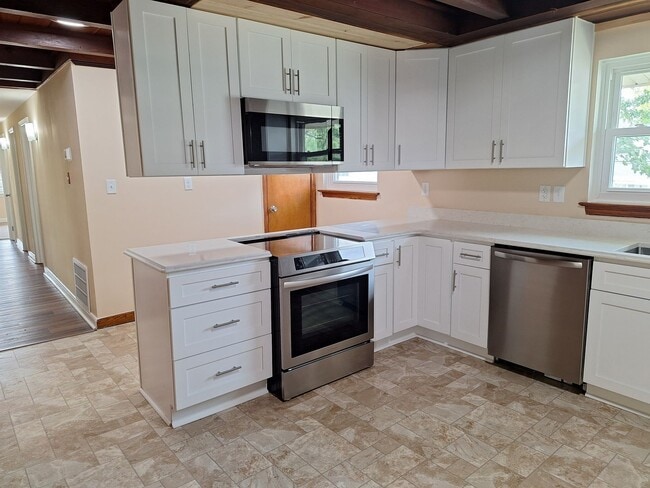 Building Photo - Completely remodeled