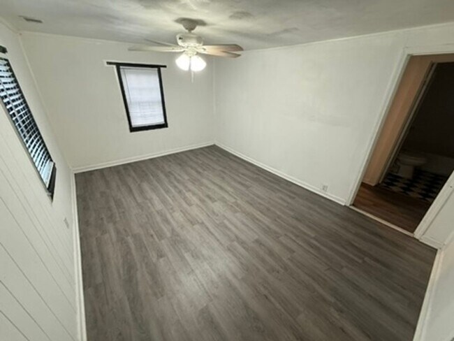 Foto del edificio - Charming 2 bedroom home in the heart of Columbia. Extra space for a den or spare bedroom.