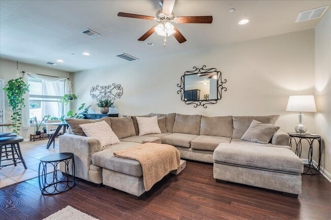 Foto del edificio - 712 Lost Pines Ln