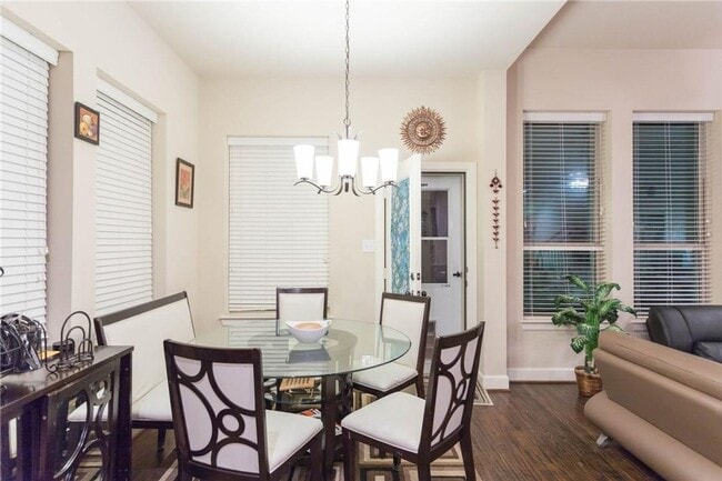 Building Photo - Beautiful 2 sty open flr plan with 4 large...