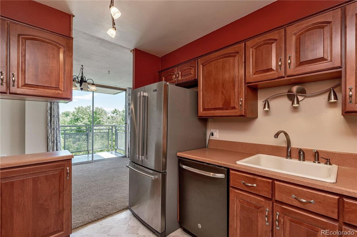 Primary Photo - 2 BR Condo with Balcony, 3 Blocks from Che...