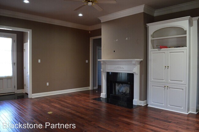 Building Photo - 4 br, 2 bath House - 10826 Hilltree Dr