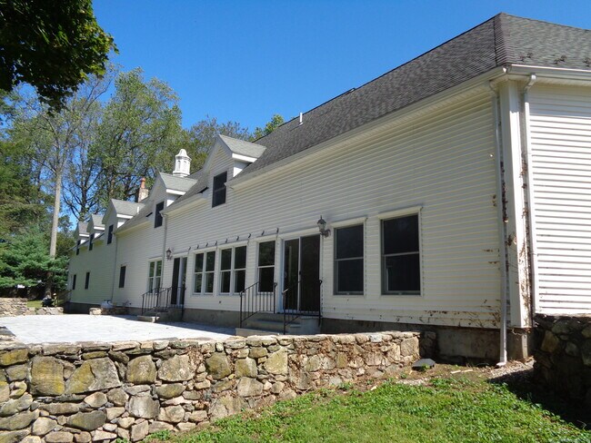 Building Photo - 531 Hollow Tree Ridge Rd