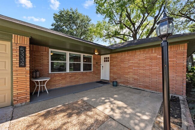 Building Photo - 5334 Saxon Dr