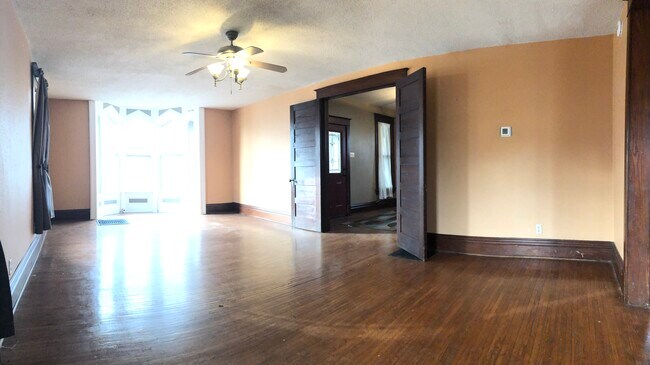 Sala de estar - 615 W 2nd St