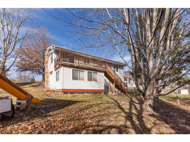 Foto del edificio - 520 Lake Summit Ct