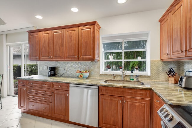 Building Photo - 11570 Briarwood Cir