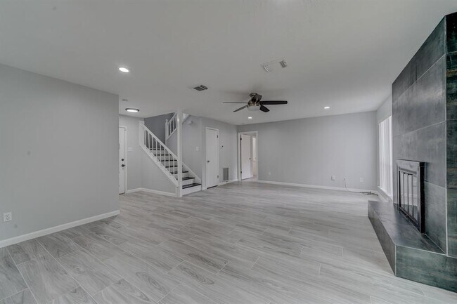 Foto del edificio - 78 Brookflower Rd