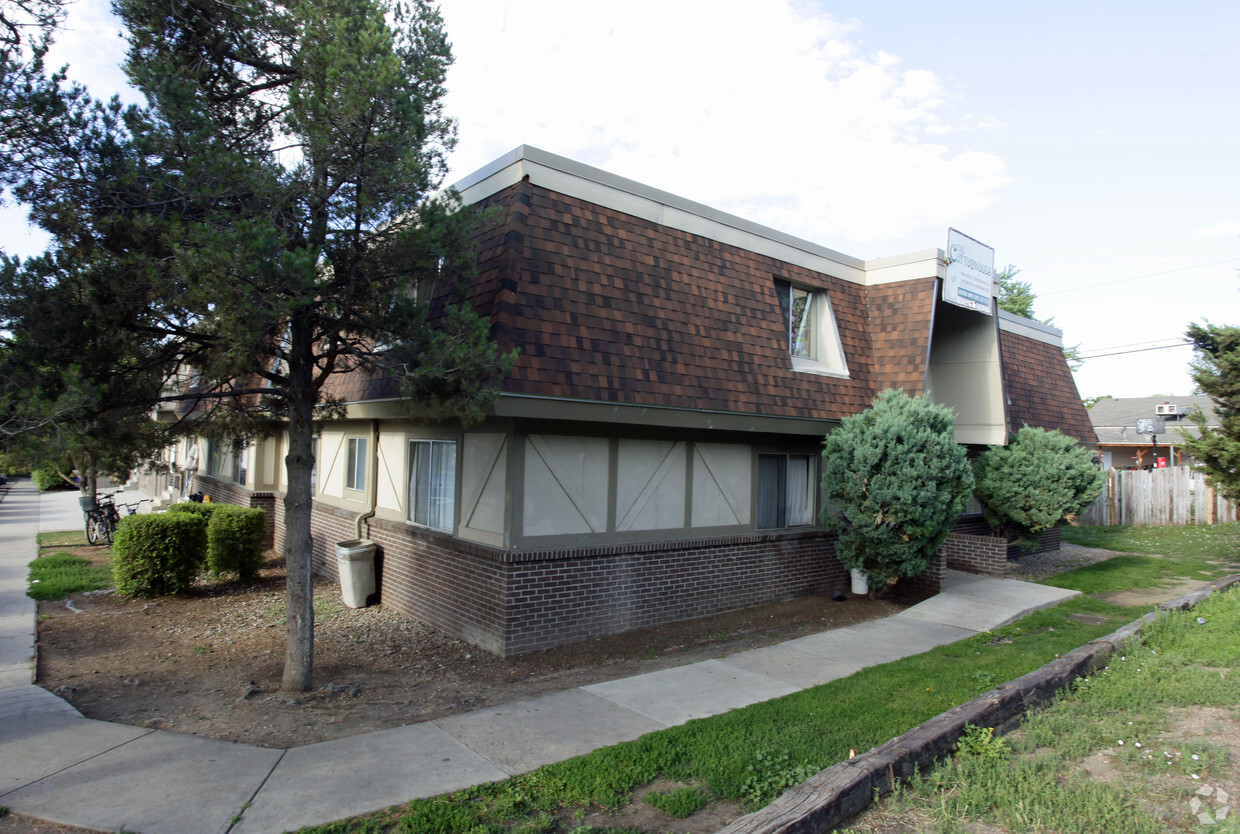 Building Photo - The Cottonwoods