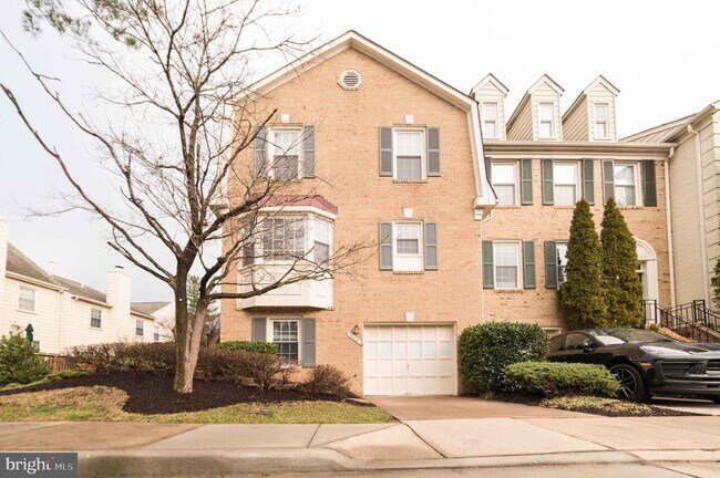 Foto del edificio - 8016 Merry Oaks Ln