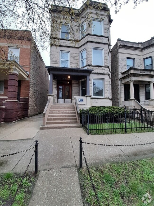 Building Photo - 3743 N Magnolia Ave