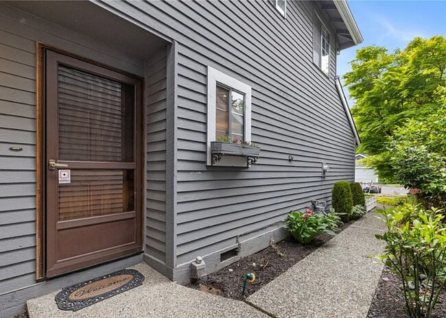 Foto del edificio - Kent East hill Condo townhome in Village at Single Creek - 3 bedroom 2.5 bath and 2 car garage. A...