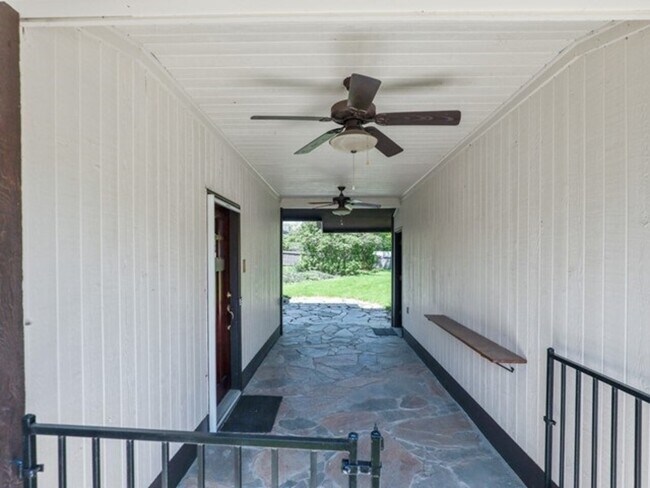 Building Photo - Liberty Lake 608 S Shoreline Dr