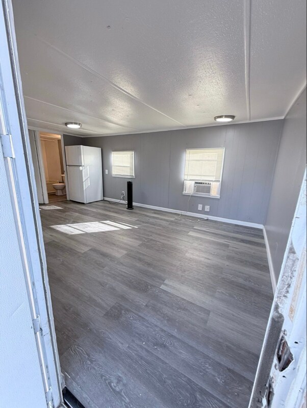 Foto del edificio - 215 Weeks Rd