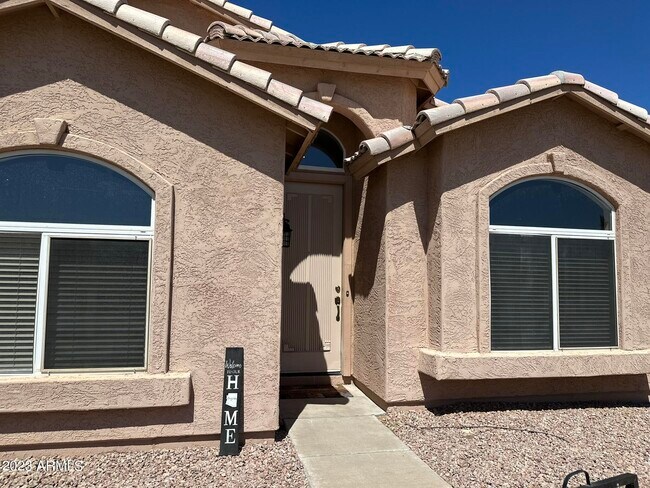 Building Photo - 4238 E Redwood Ln
