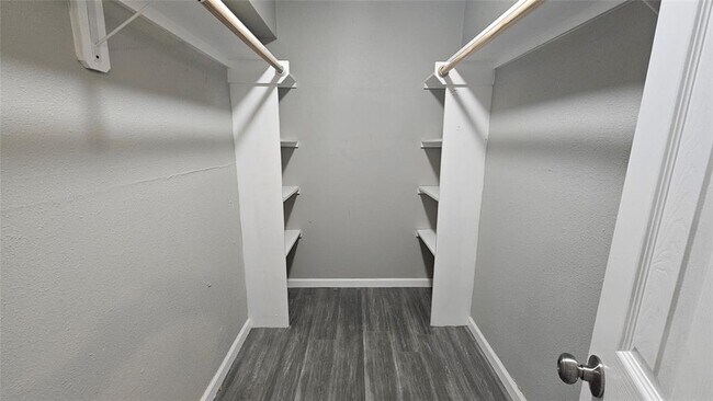 Building Photo - 221 Caylor St