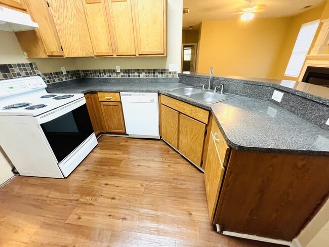 Building Photo - 5622 Wallace Cabin Dr