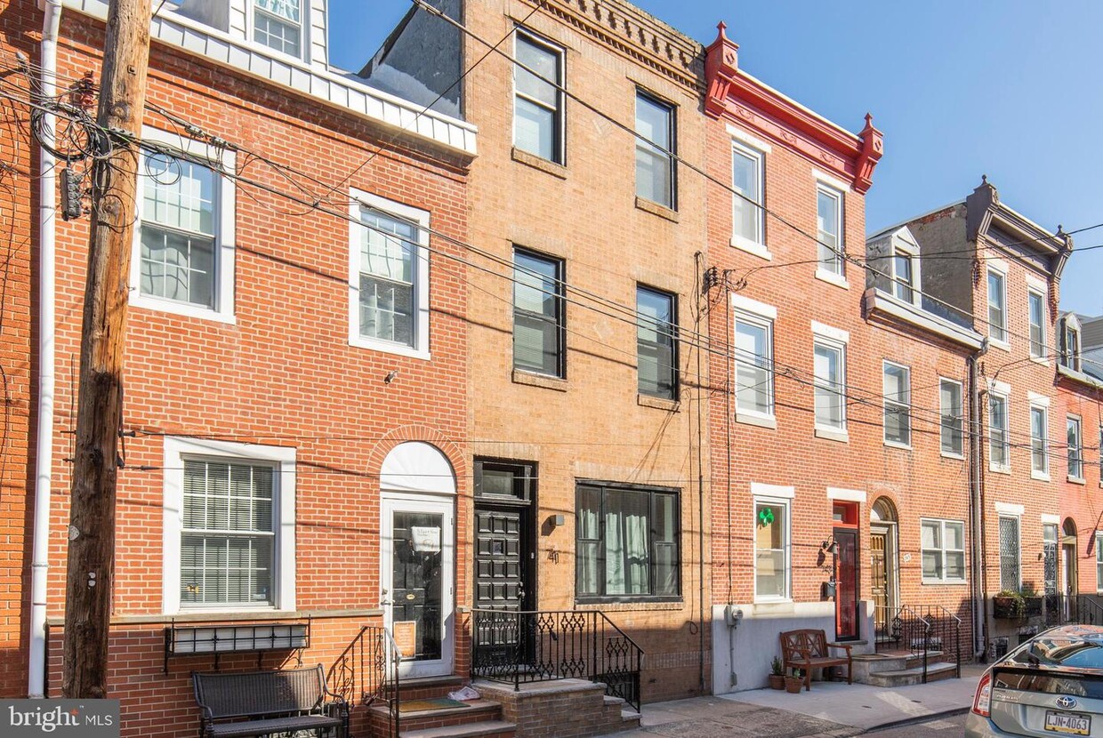 Primary Photo - 741 S Darien St