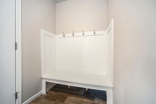 Building Photo - 4340 Briarhill Dr