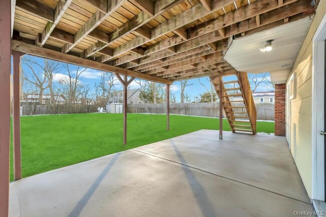 Building Photo - 5494 South Dr