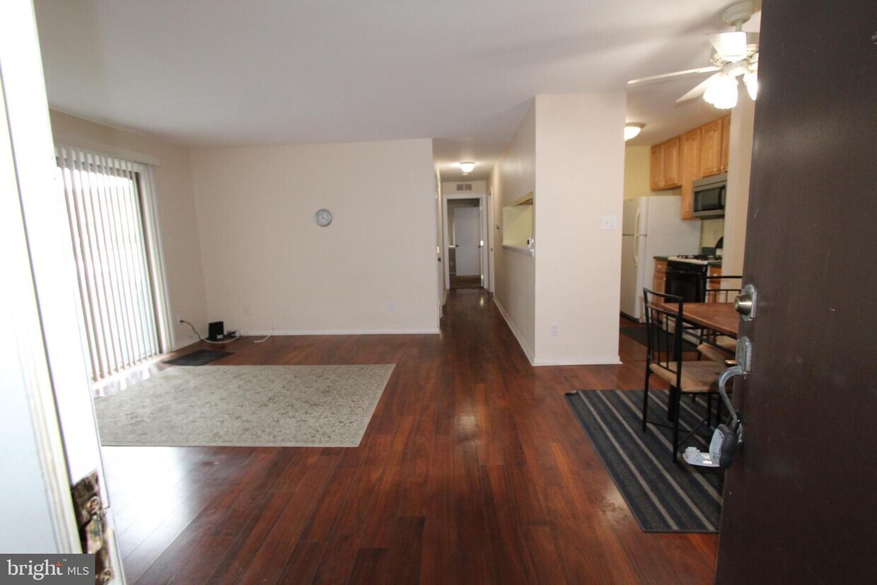 1105 Woodhollow Dr, Evesham, NJ 08053 Room for Rent in Evesham, NJ