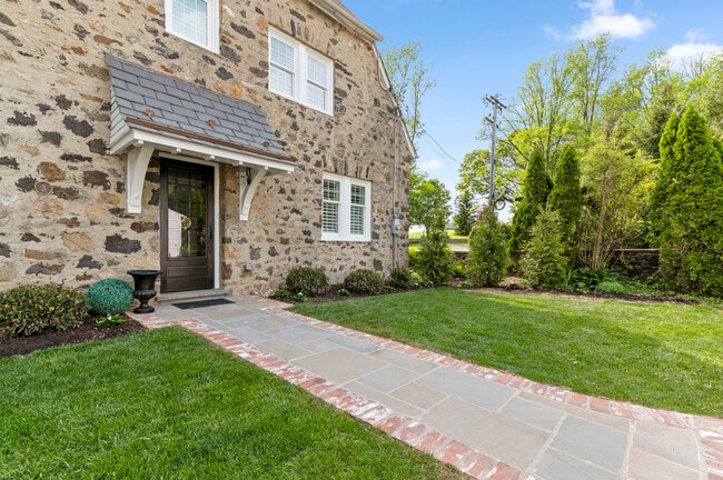 Building Photo - 3-7 Ayrshire Dr