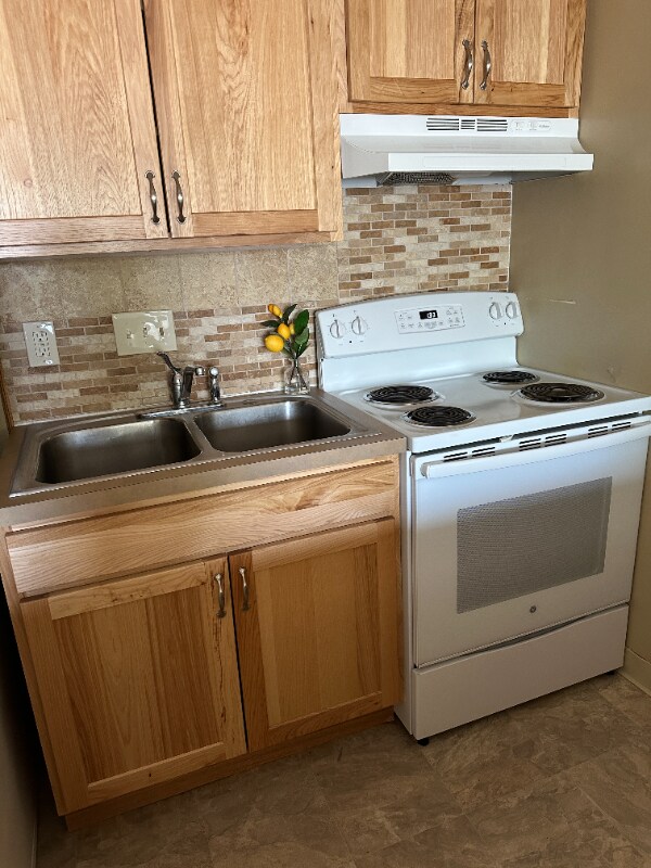 Building Photo - 110 10th St S