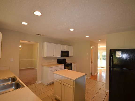 Building Photo - 3600 Village Pkwy