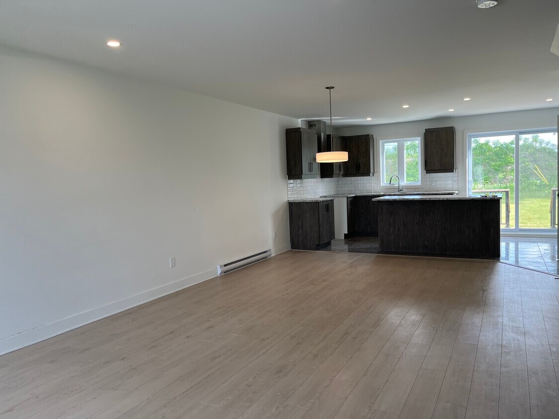 535 De La Traversée Av, SalaberryDeValleyfield, QC J6S 0P5